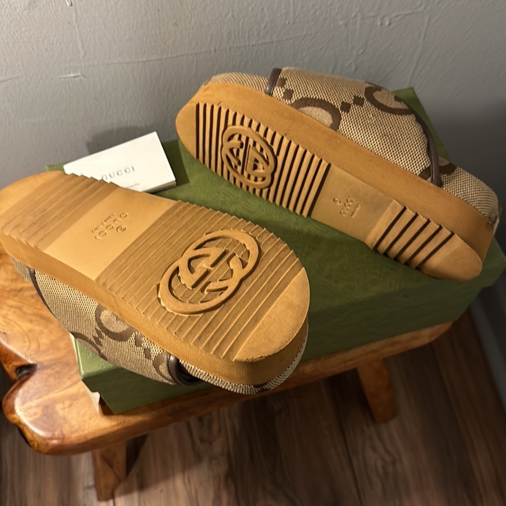 Gucci Gumbo GG around the slippers. Fit on only inside - Picture 3 of 6